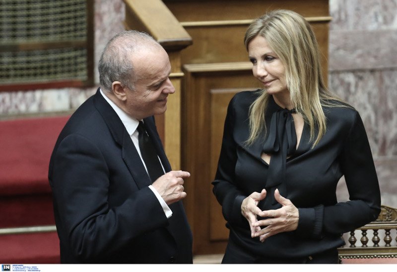 Παιδιά, εγγόνια, φίλοι στο πολιτικό μνημόσυνο Μητσοτάκη στη Βουλή [εικόνες] | iefimerida.gr 10