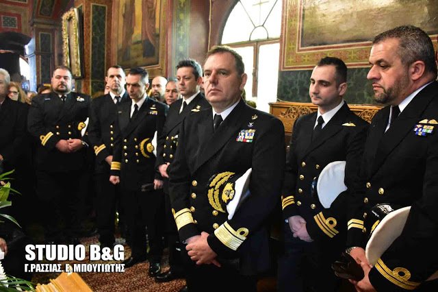 Eνας χρόνος από τον θάνατο των τριών πιλότων στην Κίναρο -Σε κλίμα συγκίνησης οι τελετές [εικόνες & βίντεο] | iefimerida.gr 2