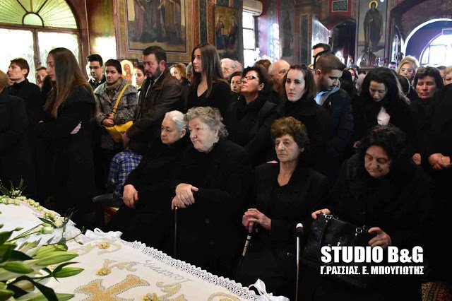 Eνας χρόνος από τον θάνατο των τριών πιλότων στην Κίναρο -Σε κλίμα συγκίνησης οι τελετές [εικόνες & βίντεο] | iefimerida.gr 3