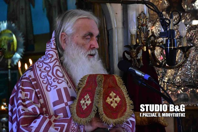 Eνας χρόνος από τον θάνατο των τριών πιλότων στην Κίναρο -Σε κλίμα συγκίνησης οι τελετές [εικόνες & βίντεο] | iefimerida.gr 4