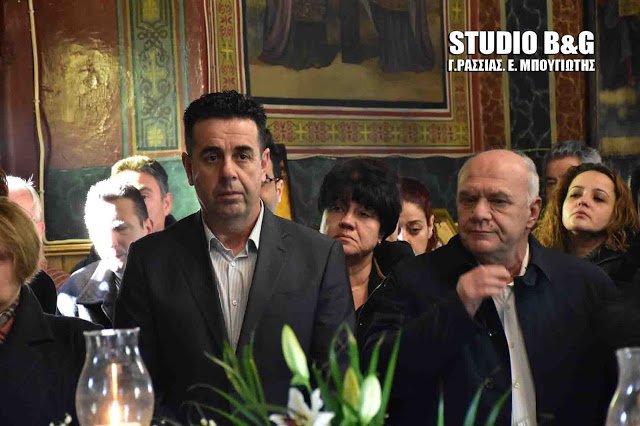 Eνας χρόνος από τον θάνατο των τριών πιλότων στην Κίναρο -Σε κλίμα συγκίνησης οι τελετές [εικόνες & βίντεο] | iefimerida.gr 5