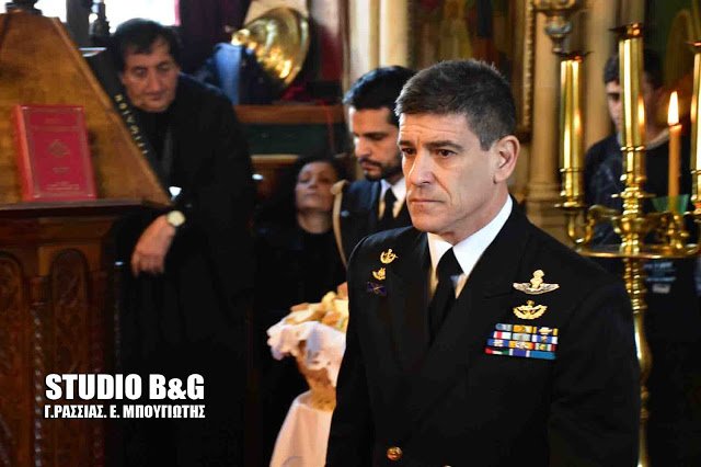 Eνας χρόνος από τον θάνατο των τριών πιλότων στην Κίναρο -Σε κλίμα συγκίνησης οι τελετές [εικόνες & βίντεο] | iefimerida.gr 7