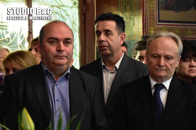 Eνας χρόνος από τον θάνατο των τριών πιλότων στην Κίναρο -Σε κλίμα συγκίνησης οι τελετές [εικόνες & βίντεο] | iefimerida.gr 8