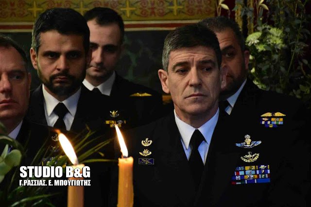 Eνας χρόνος από τον θάνατο των τριών πιλότων στην Κίναρο -Σε κλίμα συγκίνησης οι τελετές [εικόνες & βίντεο] | iefimerida.gr 9