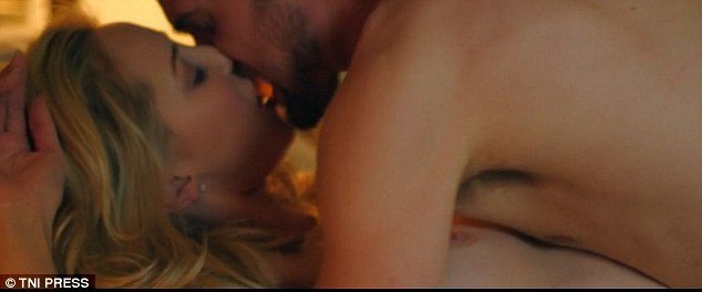 Η μνηστή του νέου Αμερικανού ΥΠΟΙΚ σε καυτές σκηνές [εικόνες] | iefimerida.gr 1