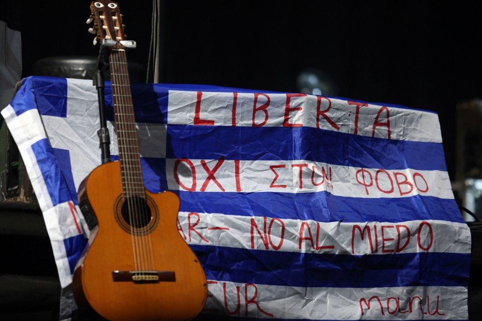 Το μήνυμα στήριξης του Manu Chao στους Ελληνες: Στη σκηνή με την ελληνική σημαία [εικόνες] | iefimerida.gr 5