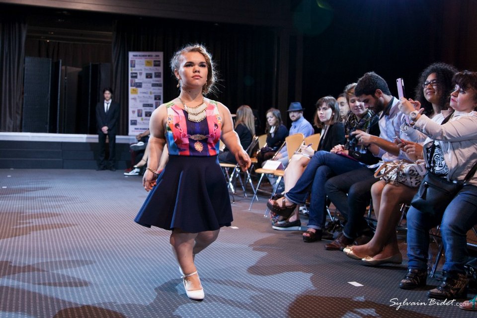 Μικρόσωμες καλλονές: Τοπ μόντελ με ύψος κάτω του 1,30 μ. σε επίδειξη στο Παρίσι [εικόνες]      | iefimerida.gr 0