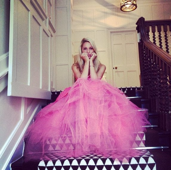 Γιατί η εγγονή του τέως είναι το νέο fashion icon -Ξένα περιοδικά μόδας εξηγούν [εικόνες] | iefimerida.gr 8