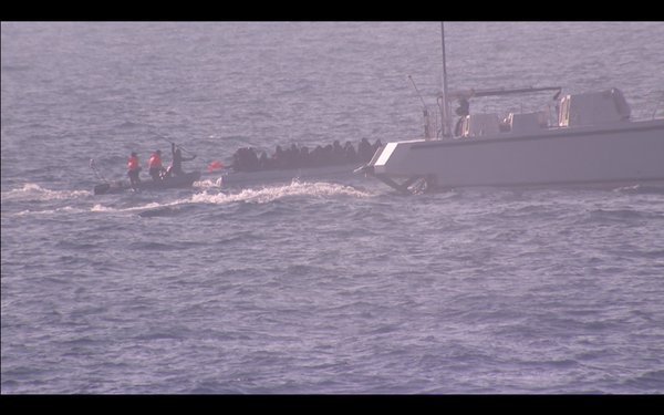 Channel 4: Η τουρκική ακτοφυλακή προσπάθησε να βυθίσει λέμβο με πρόσφυγες μέσα στα ελληνικά χωρικά ύδατα [εικόνες & βίντεο] | iefimerida.gr 1