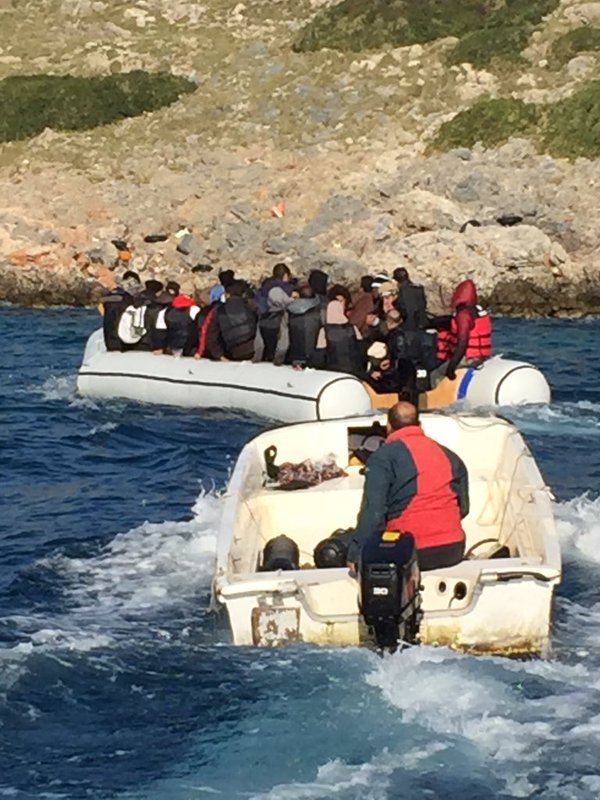 Channel 4: Η τουρκική ακτοφυλακή προσπάθησε να βυθίσει λέμβο με πρόσφυγες μέσα στα ελληνικά χωρικά ύδατα [εικόνες & βίντεο] | iefimerida.gr 3