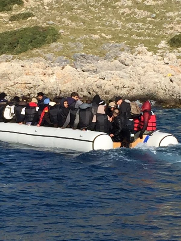 Channel 4: Η τουρκική ακτοφυλακή προσπάθησε να βυθίσει λέμβο με πρόσφυγες μέσα στα ελληνικά χωρικά ύδατα [εικόνες & βίντεο] | iefimerida.gr 4