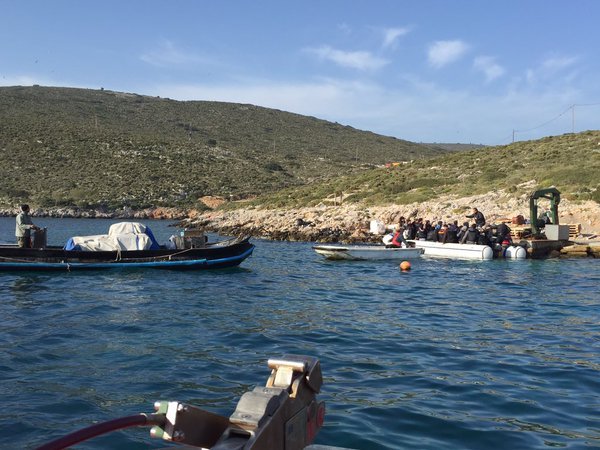 Channel 4: Η τουρκική ακτοφυλακή προσπάθησε να βυθίσει λέμβο με πρόσφυγες μέσα στα ελληνικά χωρικά ύδατα [εικόνες & βίντεο] | iefimerida.gr 6