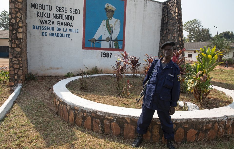 Οι Βερσαλίες της Αφρικής: Η μεγαλομανία ενός δικτάτορα και τα παλάτια της απίστευτης χλιδής που τώρα ρημάζουν [εικόνες] | iefimerida.gr 5