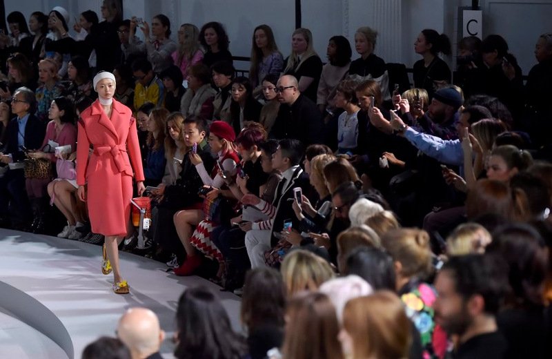 Το Λονδίνο υποδέχτηκε την πρώτη Εβδομάδα Μόδας μετά το Brexit [εικόνες] | iefimerida.gr 5