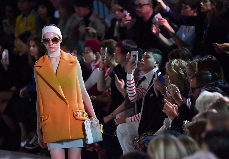 Το Λονδίνο υποδέχτηκε την πρώτη Εβδομάδα Μόδας μετά το Brexit [εικόνες] | iefimerida.gr 4