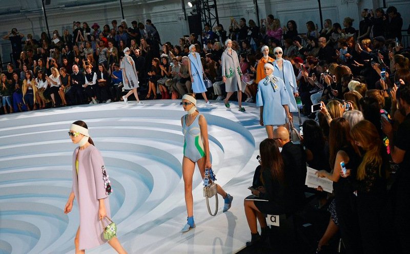 Το Λονδίνο υποδέχτηκε την πρώτη Εβδομάδα Μόδας μετά το Brexit [εικόνες] | iefimerida.gr 0
