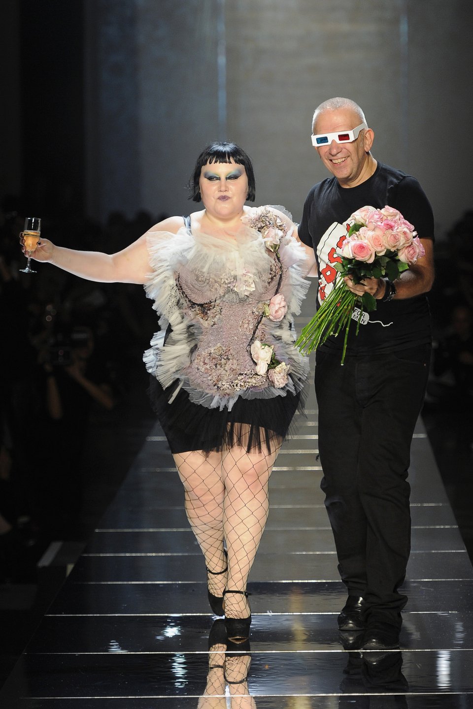 Μόδα για ευτραφείς χωρίς ενοχές από μια ροκ τραγουδίστρια [εικόνες] | iefimerida.gr 5