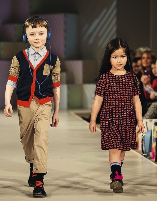 Παιδιά κατακλύζουν το ίντερνετ ντυμένα σαν «έπαθλα πλούτου» -Η νέα αγγλοσαξωνική μόδα [εικόνες] | iefimerida.gr 2