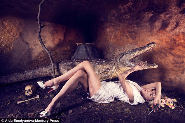 «Οι γυναίκες δεν είναι απλά ένα κομμάτι κρέας»: Πάλεψε με την ανορεξία, την ξεπέρασε και φωτογραφήθηκε γυμνή -Σε σοκαριστικές πόζες [εικόνες] | iefimerida.gr 8