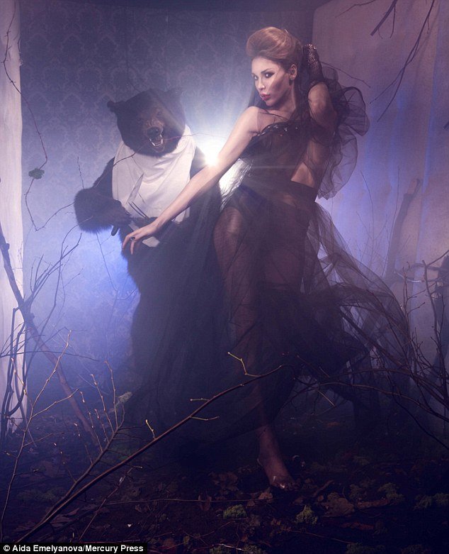 «Οι γυναίκες δεν είναι απλά ένα κομμάτι κρέας»: Πάλεψε με την ανορεξία, την ξεπέρασε και φωτογραφήθηκε γυμνή -Σε σοκαριστικές πόζες [εικόνες] | iefimerida.gr 5