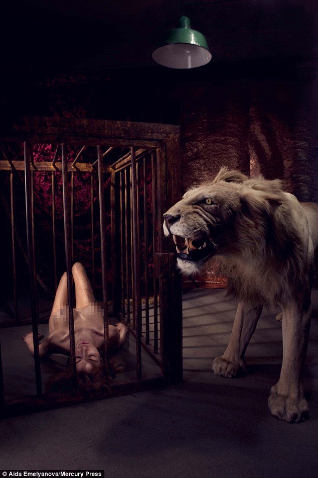 «Οι γυναίκες δεν είναι απλά ένα κομμάτι κρέας»: Πάλεψε με την ανορεξία, την ξεπέρασε και φωτογραφήθηκε γυμνή -Σε σοκαριστικές πόζες [εικόνες] | iefimerida.gr 7