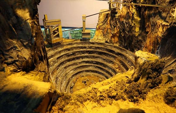 Εντυπωσιακό: Το μεγαλύτερο μοντέλο σιδηροδρόμου που μοιάζει αληθινό [εικόνες] | iefimerida.gr 4