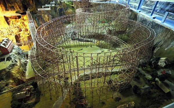 Εντυπωσιακό: Το μεγαλύτερο μοντέλο σιδηροδρόμου που μοιάζει αληθινό [εικόνες] | iefimerida.gr 5