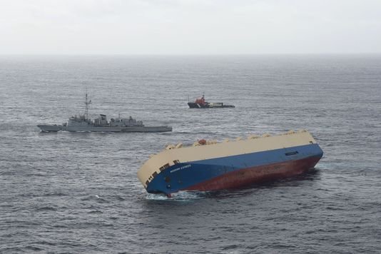 Γαλλία: Συνεχίζει να πλέει ακυβέρνητο και με επικίνδυνη κλίση το Modern Express [εικόνες] | iefimerida.gr 1