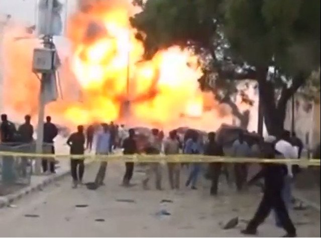 Τουλάχιστον 13 νεκροί και τραυματίες από επίθεση με στόχο ξενοδοχείο στη Σομαλία [εικόνες & βίντεο]  | iefimerida.gr 0