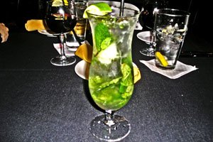 Πέντε συνταγές για άκρως εντυπωσιακά κοκτέιλ [εικόνες, οδηγίες] | iefimerida.gr 0