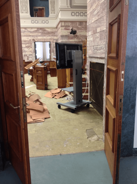 Η Χρυσή Αυγή ακυρώνει τη συνεδρίαση της Κοινοβουλευτικής Ομάδας εξαιτίας μίας... μοκέτας [εικόνες] | iefimerida.gr 1