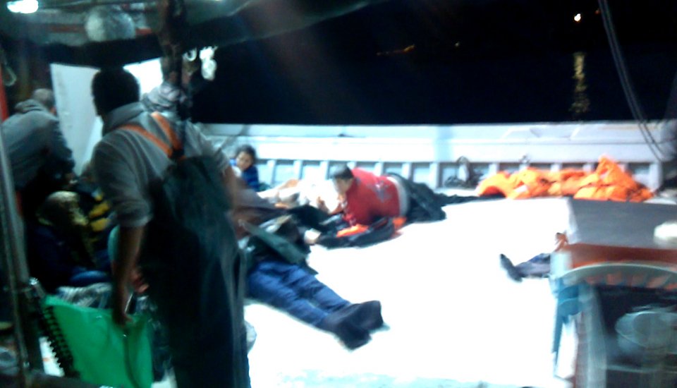 Υγρός τάφος το Αιγαίο: 14 νεκροί τις τελευταίες ώρες, ανάμεσά τους πολλά παιδιά [εικόνες & βίντεο] | iefimerida.gr 2