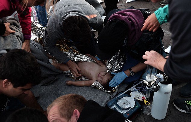 Υγρός τάφος το Αιγαίο: 14 νεκροί τις τελευταίες ώρες, ανάμεσά τους πολλά παιδιά [εικόνες & βίντεο] | iefimerida.gr 5