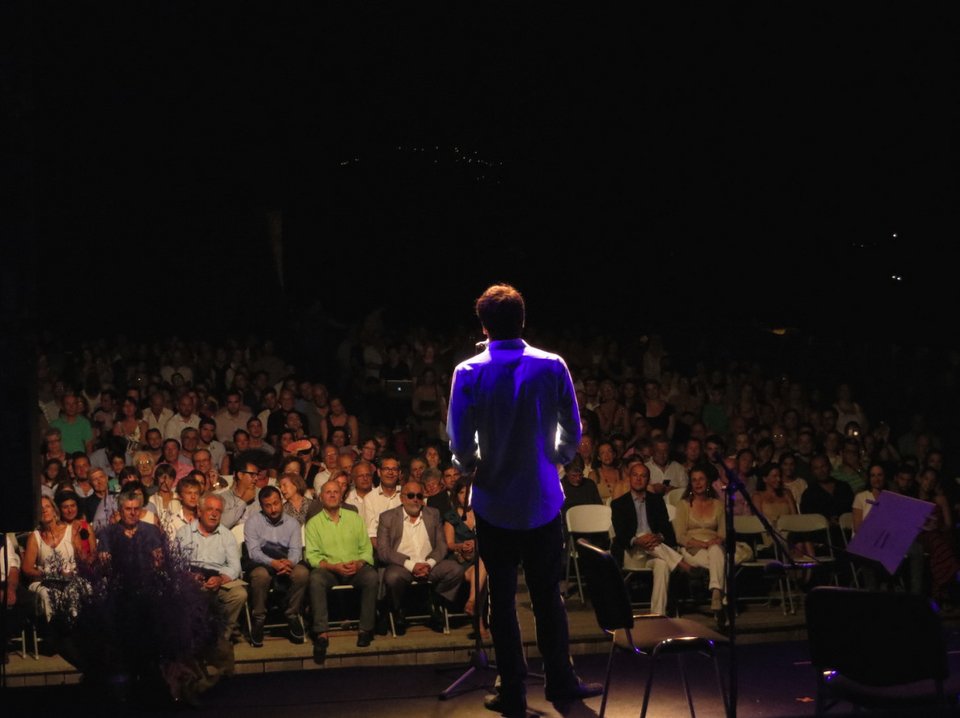 Μαγεία: Μουσική στο κάστρο και στα καλντερίμια του Μολύβου [εικόνες] | iefimerida.gr 0