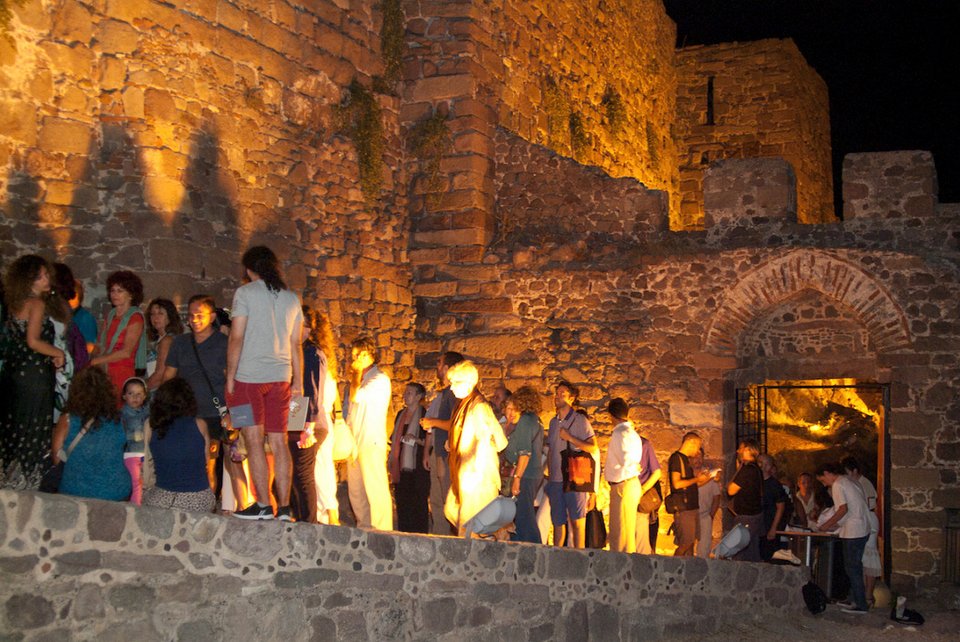 Μαγεία: Μουσική στο κάστρο και στα καλντερίμια του Μολύβου [εικόνες] | iefimerida.gr 1