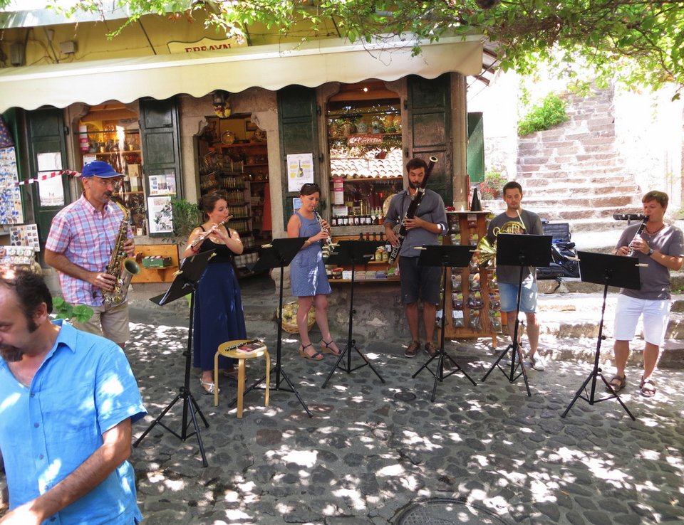 Μαγεία: Μουσική στο κάστρο και στα καλντερίμια του Μολύβου [εικόνες] | iefimerida.gr 3