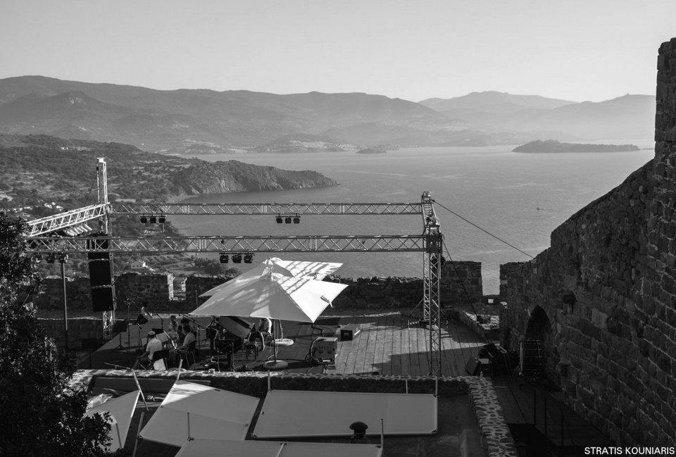 Μαγεία: Μουσική στο κάστρο και στα καλντερίμια του Μολύβου [εικόνες] | iefimerida.gr 4