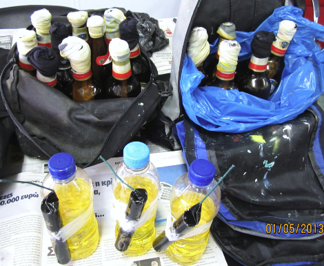 Μολότοφ, πιστόλια φωτοβολίδων και μάσκες μέσα σε φρεάτια στα Εξάρχεια [εικόνες] | iefimerida.gr 0