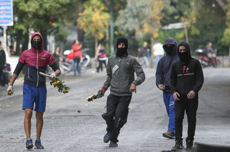 Πεδίο μάχης η Πατησίων -Κουκουλοφόροι έσπαγαν ό,τι έβρισκαν μπροστά τους [εικόνες] | iefimerida.gr 3