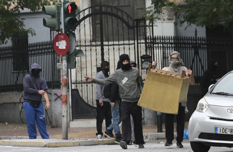 Πεδίο μάχης η Πατησίων -Κουκουλοφόροι έσπαγαν ό,τι έβρισκαν μπροστά τους [εικόνες] | iefimerida.gr 5