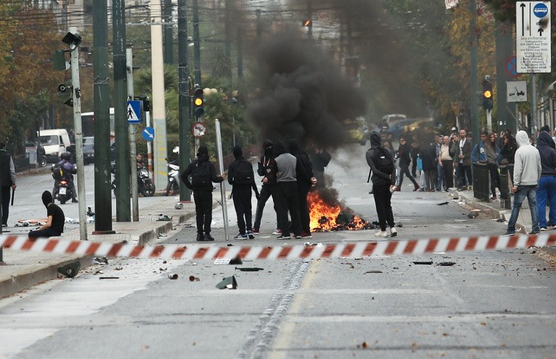 Πεδίο μάχης η Πατησίων -Κουκουλοφόροι έσπαγαν ό,τι έβρισκαν μπροστά τους [εικόνες] | iefimerida.gr 7