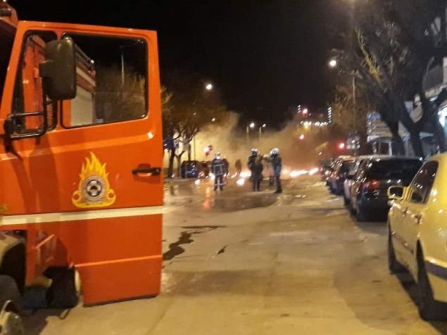 Πάνω από 100 μολότοφ εκτόξευσαν οι κουκουλοφόροι