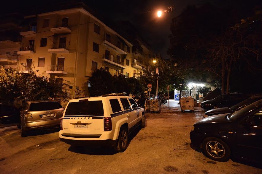 Πέταξαν μολότοφ κατά αστυνομικών στα Εξάρχεια  [εικόνες] | iefimerida.gr 1