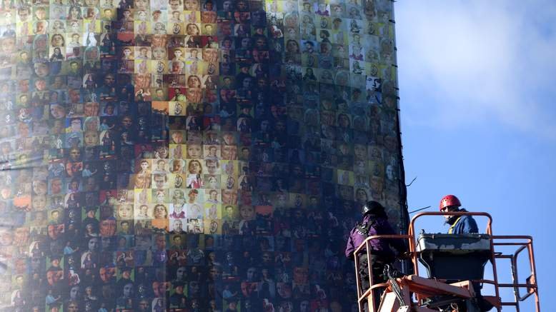 Η μεγαλύτερη  Μόνα Λίζα του κόσμου θα κοιτάει το Λονδίνο από ψηλά για ένα μήνα [εικόνες]  | iefimerida.gr 1