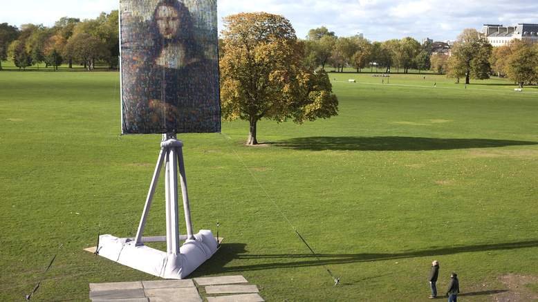 Η μεγαλύτερη  Μόνα Λίζα του κόσμου θα κοιτάει το Λονδίνο από ψηλά για ένα μήνα [εικόνες]  | iefimerida.gr 2