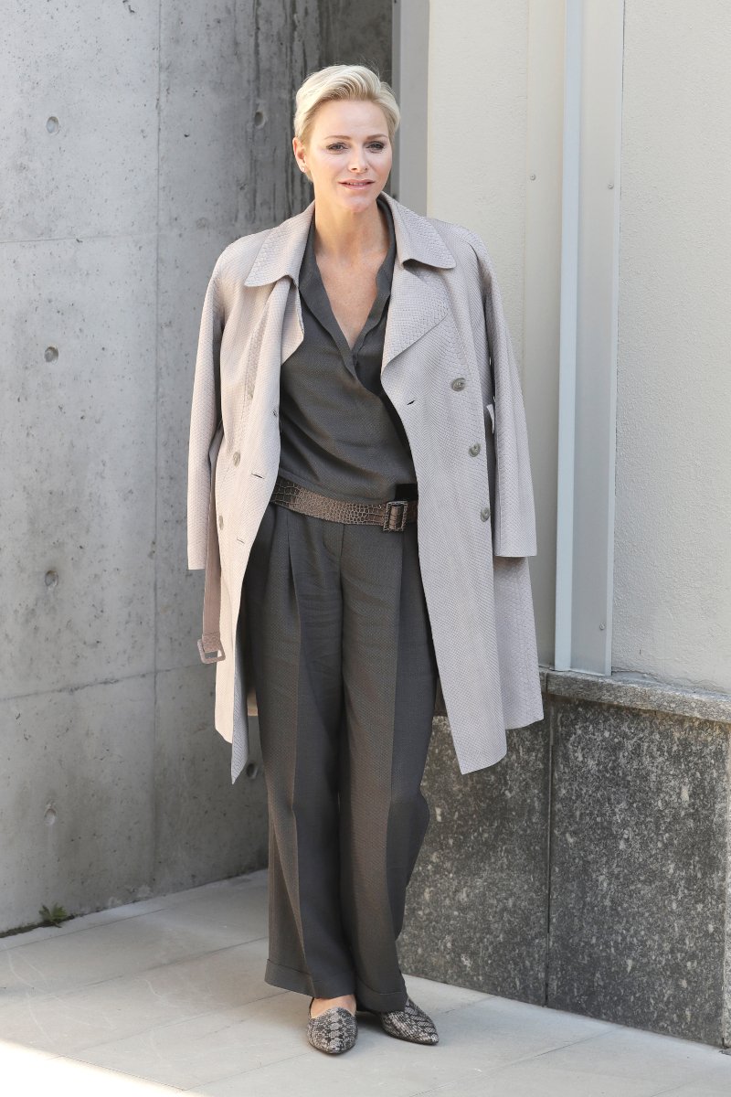 Η ακατάλληλη εμφάνιση από την πριγκίπισσα Σαρλίν του Μονακό -Κολλητό φόρεμα και σκισίματα παντού [εικόνες] | iefimerida.gr 0