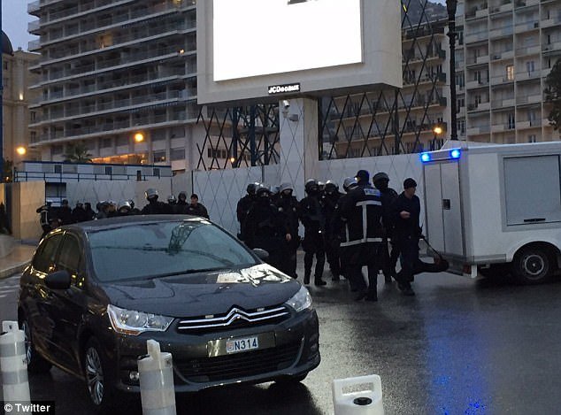 Μονακό: Κινηματογραφική ληστεία μέρα μεσημέρι στο κοσμηματοπωλείο Cartier [εικόνες] | iefimerida.gr 1