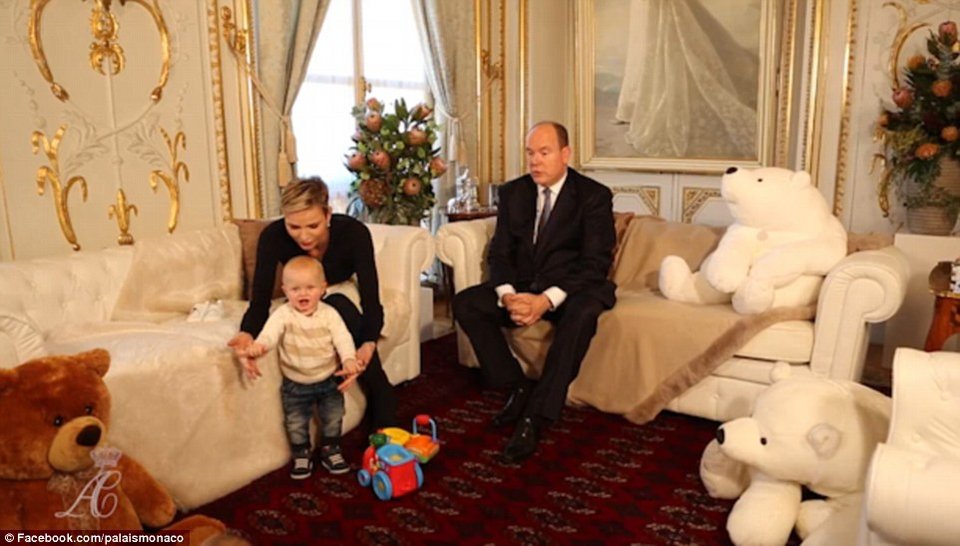 Σαρλέν και Αλβέρτος άνοιξαν την πόρτα του σπιτιού τους στους φωτογράφους [εικόνες & βίντεο] | iefimerida.gr 2