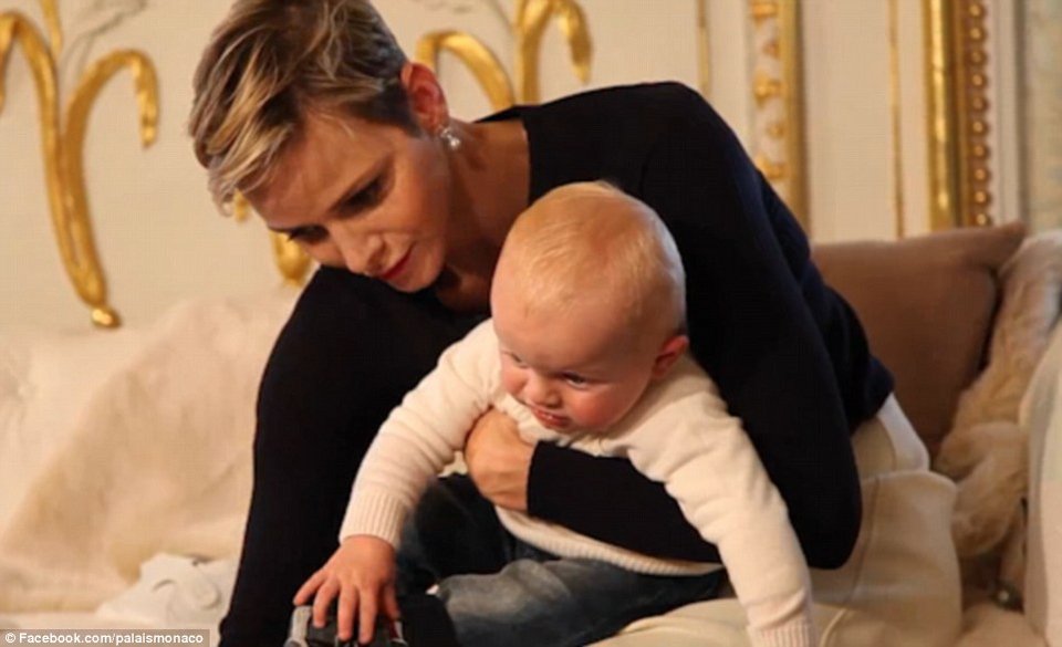 Σαρλέν και Αλβέρτος άνοιξαν την πόρτα του σπιτιού τους στους φωτογράφους [εικόνες & βίντεο] | iefimerida.gr 1