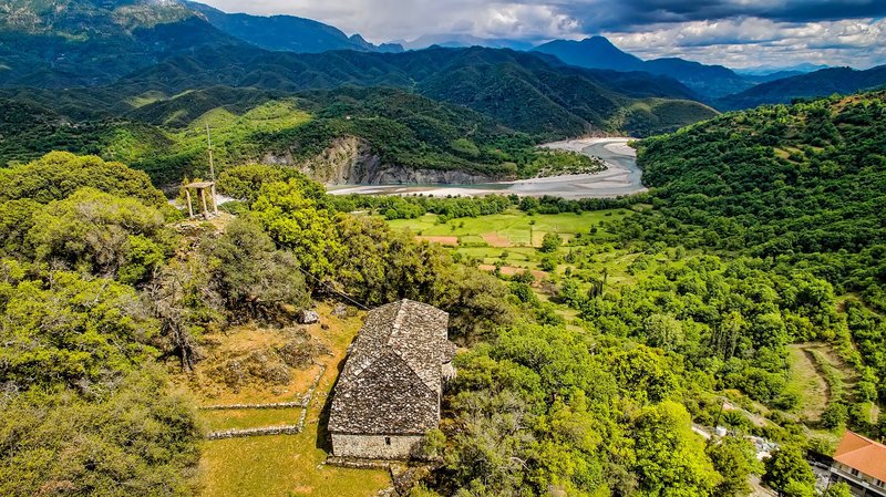 Περιφέρεια Ηπείρου: Ξεκινά έργα συντήρησης & ανάδειξης Μοναστηριών στην Κοιλάδα του Αχελώου [βίντεο] | iefimerida.gr 2